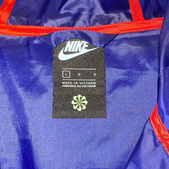 Nike Windbreaker - Picture 3 of 5
